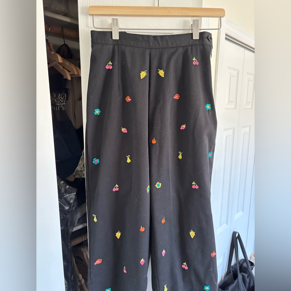 Vintage Embroidered Fruit Capri Pants